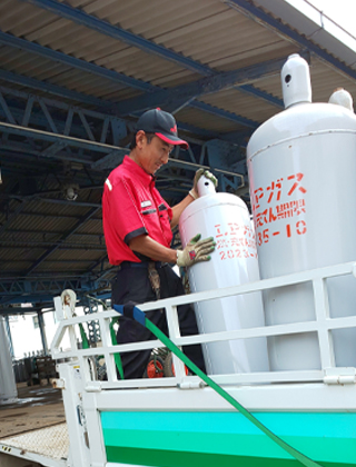 ドライバーと並行してガス整備士の資格取得 もできました。