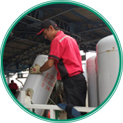 16：30 帰社。伝票入力など、 事務作業を行います。